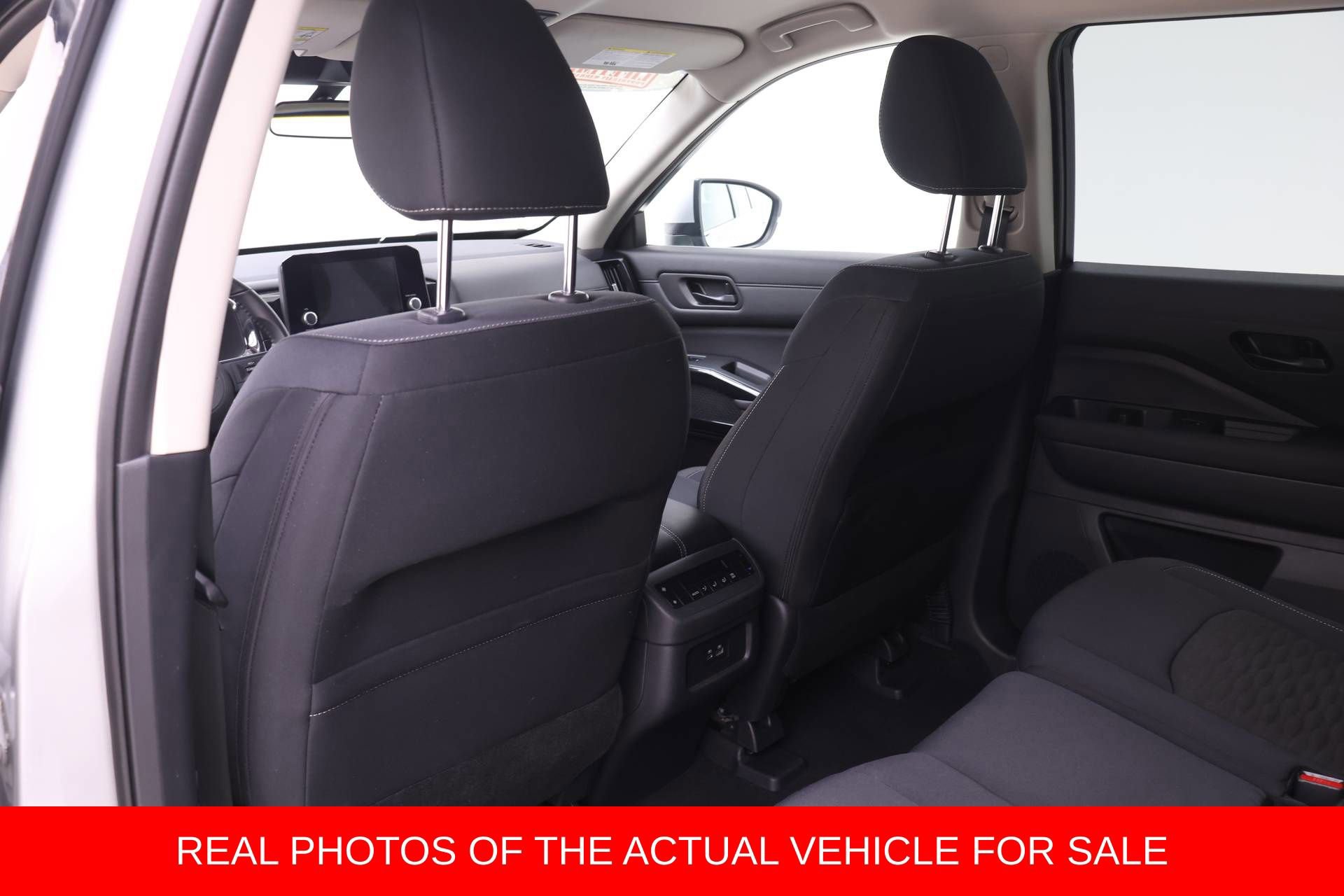 Used 2025 Nissan Pathfinder SV FWD image 11