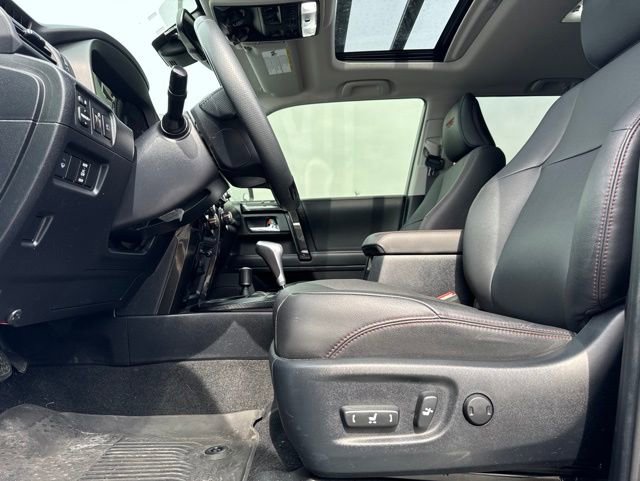 Used 2021 Toyota 4Runner TRD Off-Road Premium w/ Moonroof Package AWD/4WD image 33