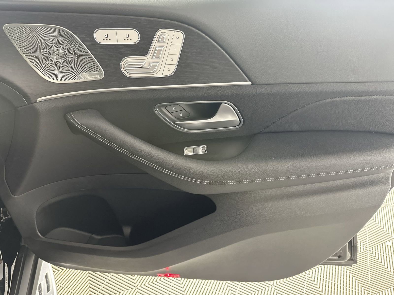 Used 2024 Mercedes-Benz GLS 450 4MATIC image 36