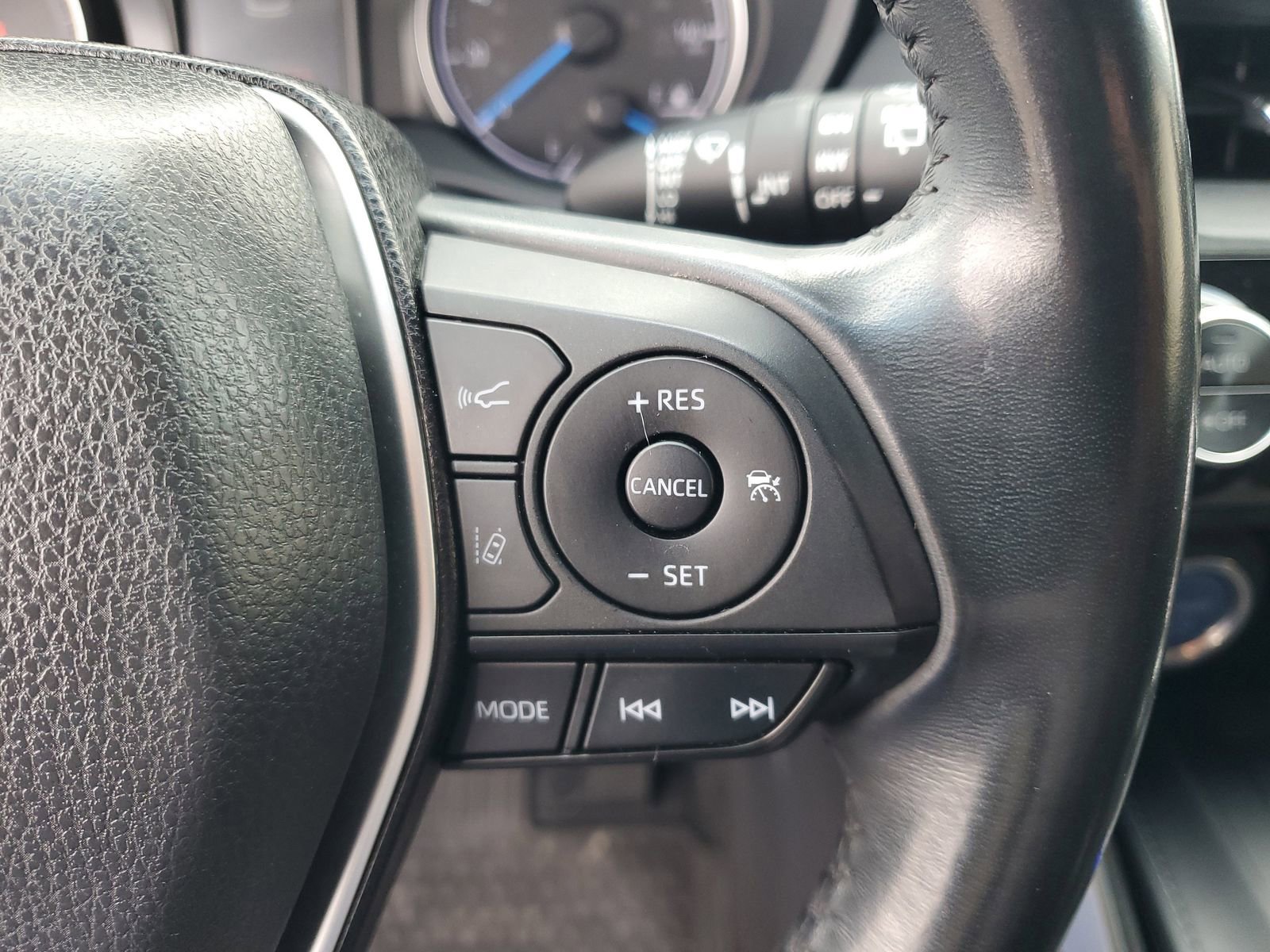 Used 2022 Toyota Venza LE image 22