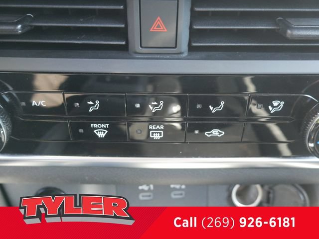 Used 2024 Nissan Rogue S FWD image 33