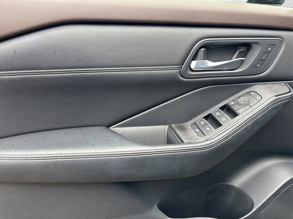 Used 2023 Nissan Rogue SL w/ SL Premium Package image 24