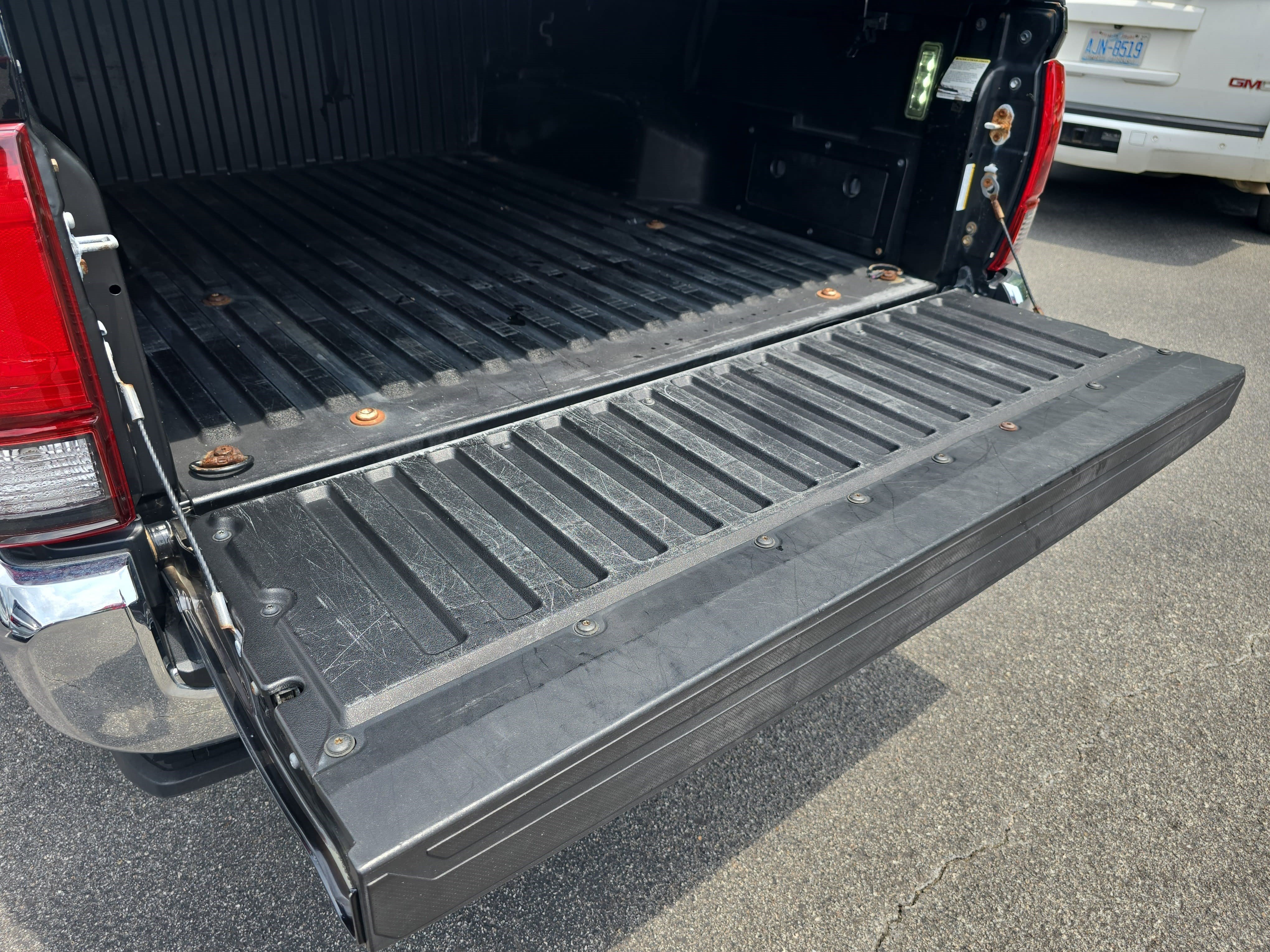 Used 2022 Toyota Tacoma SR5 RWD image 12