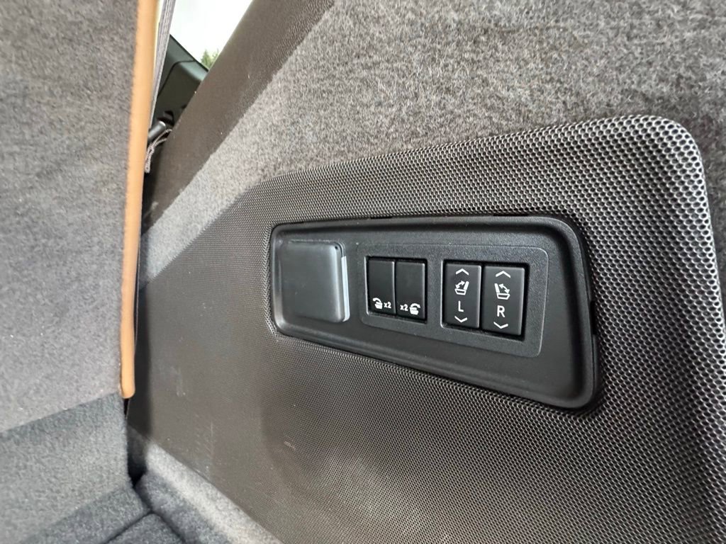 Used 2022 Cadillac Escalade Sport w/ LPO, ONYX Package image 34