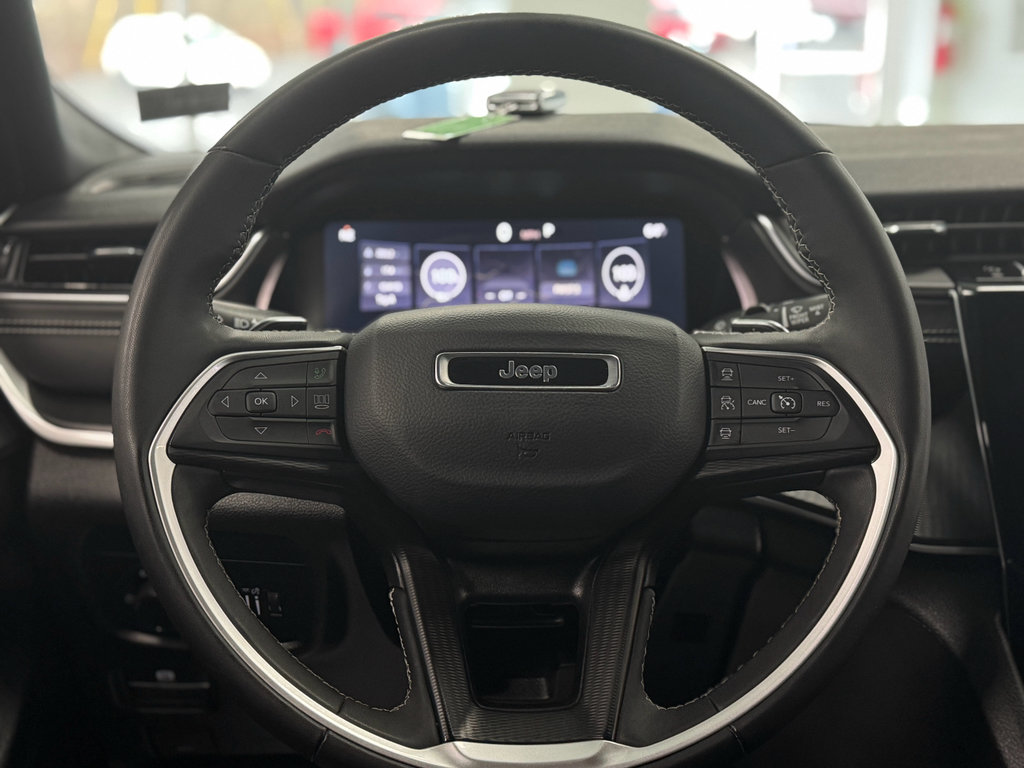 Used 2024 Jeep Grand Cherokee L Laredo image 18