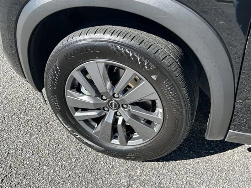 Used 2025 Nissan Pathfinder SV image 24