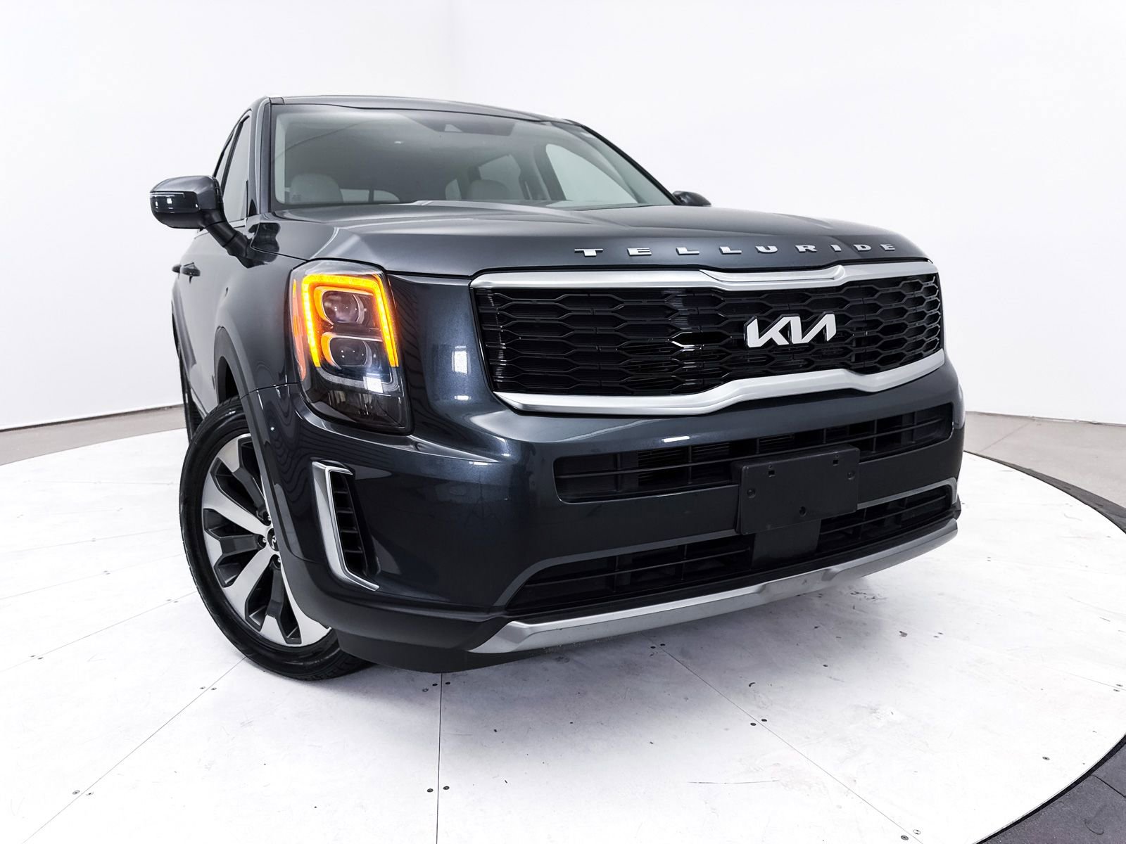 Used 2022 Kia Telluride EX w/ EX Premium Package image 6