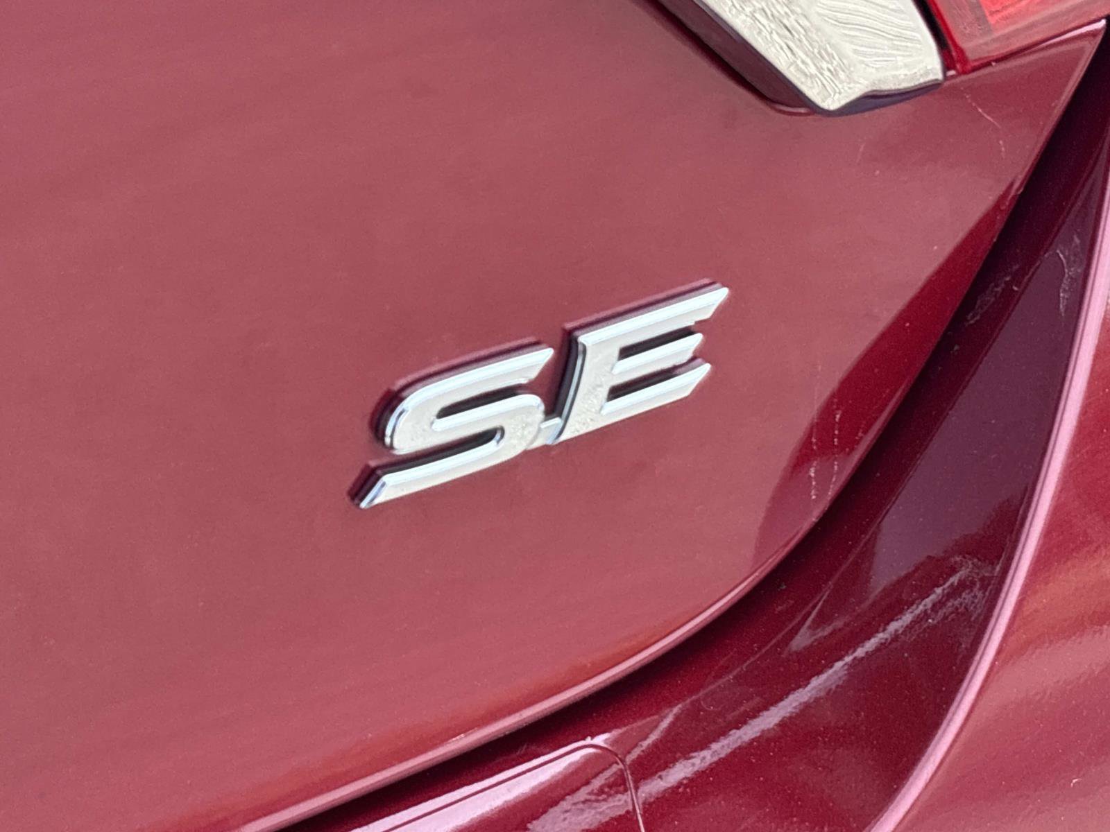 Used 2016 Toyota Camry SE image 32