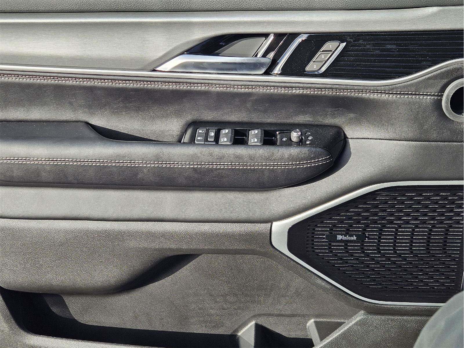 New 2026 Jeep Grand Wagoneer Limited AWD/4WD image 16