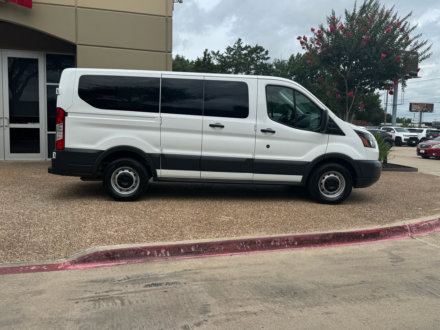 Used 2018 Ford Transit 150 XL RWD image 7