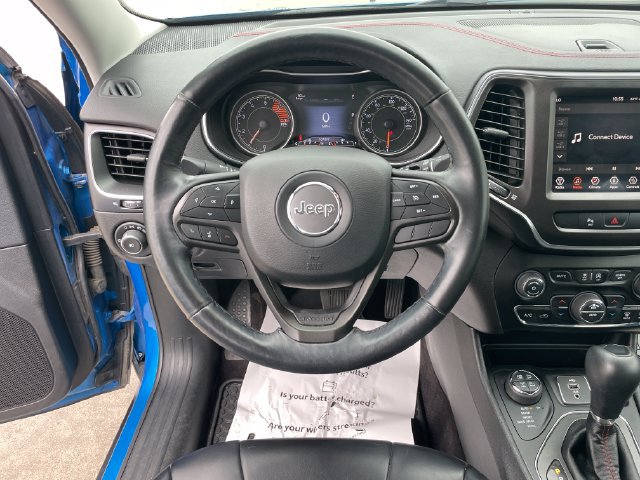 Used 2019 Jeep Cherokee Trailhawk w/ Cold Weather Group AWD/4WD image 23