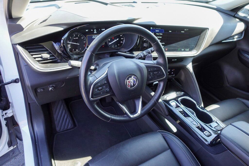 Used 2023 Buick Envision Essence image 10