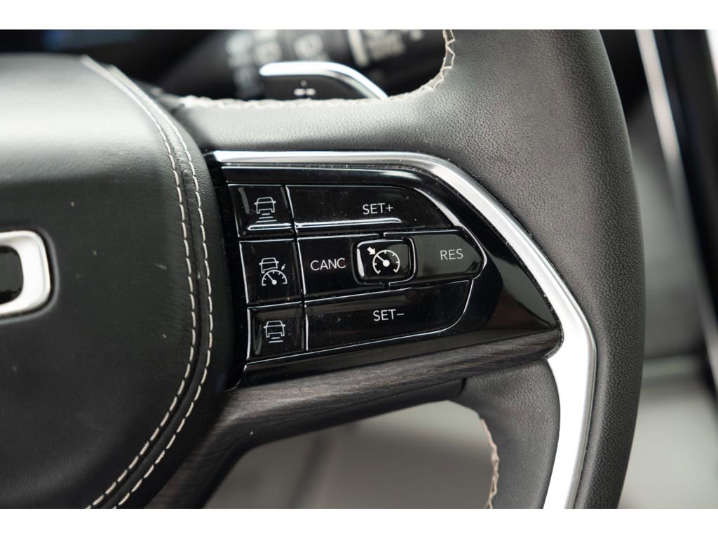 Used 2023 Jeep Grand Cherokee Overland image 18