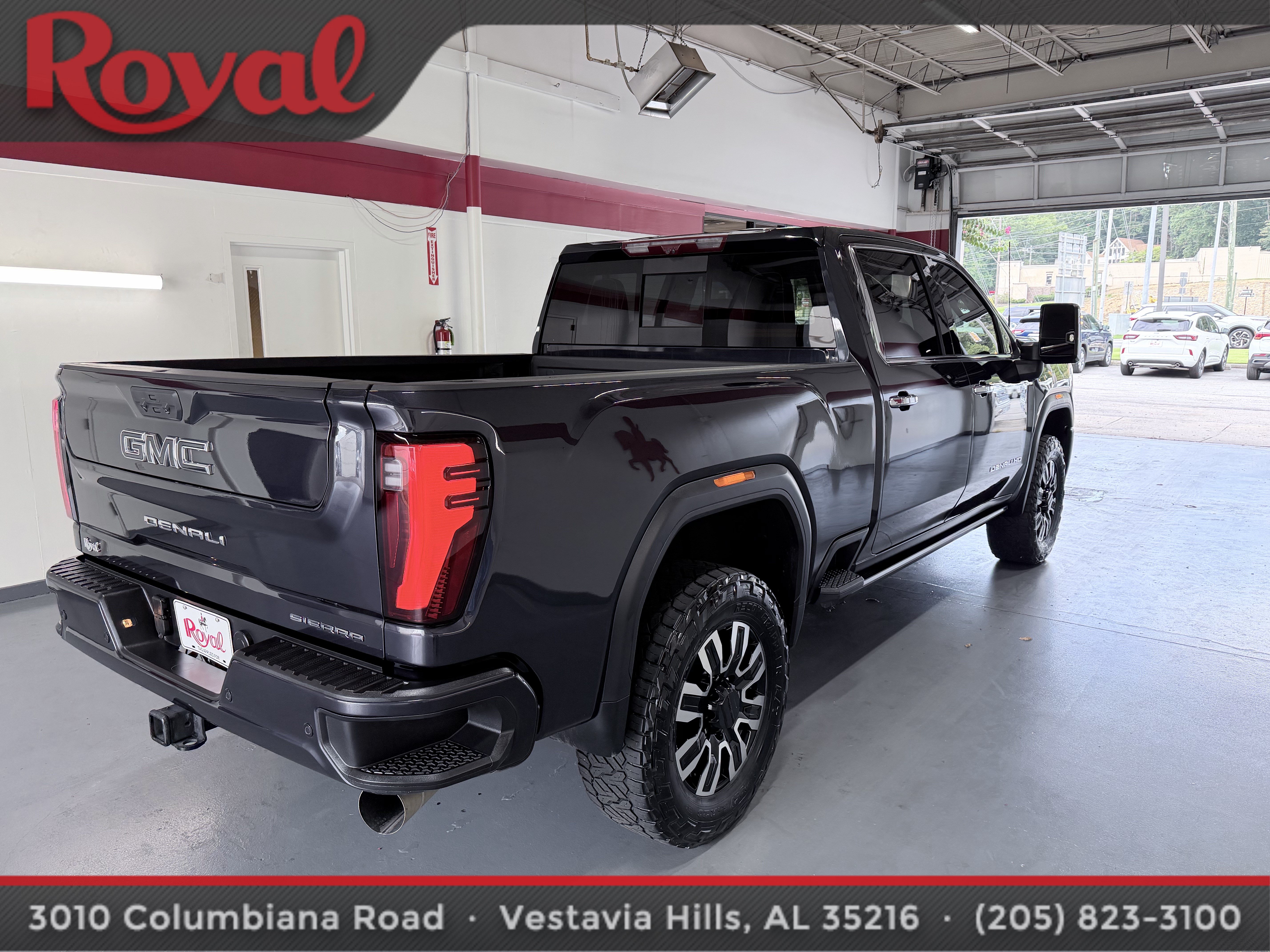 Used 2025 GMC Sierra 2500 Denali Ultimate w/ Max Trailering Package AWD/4WD image 4