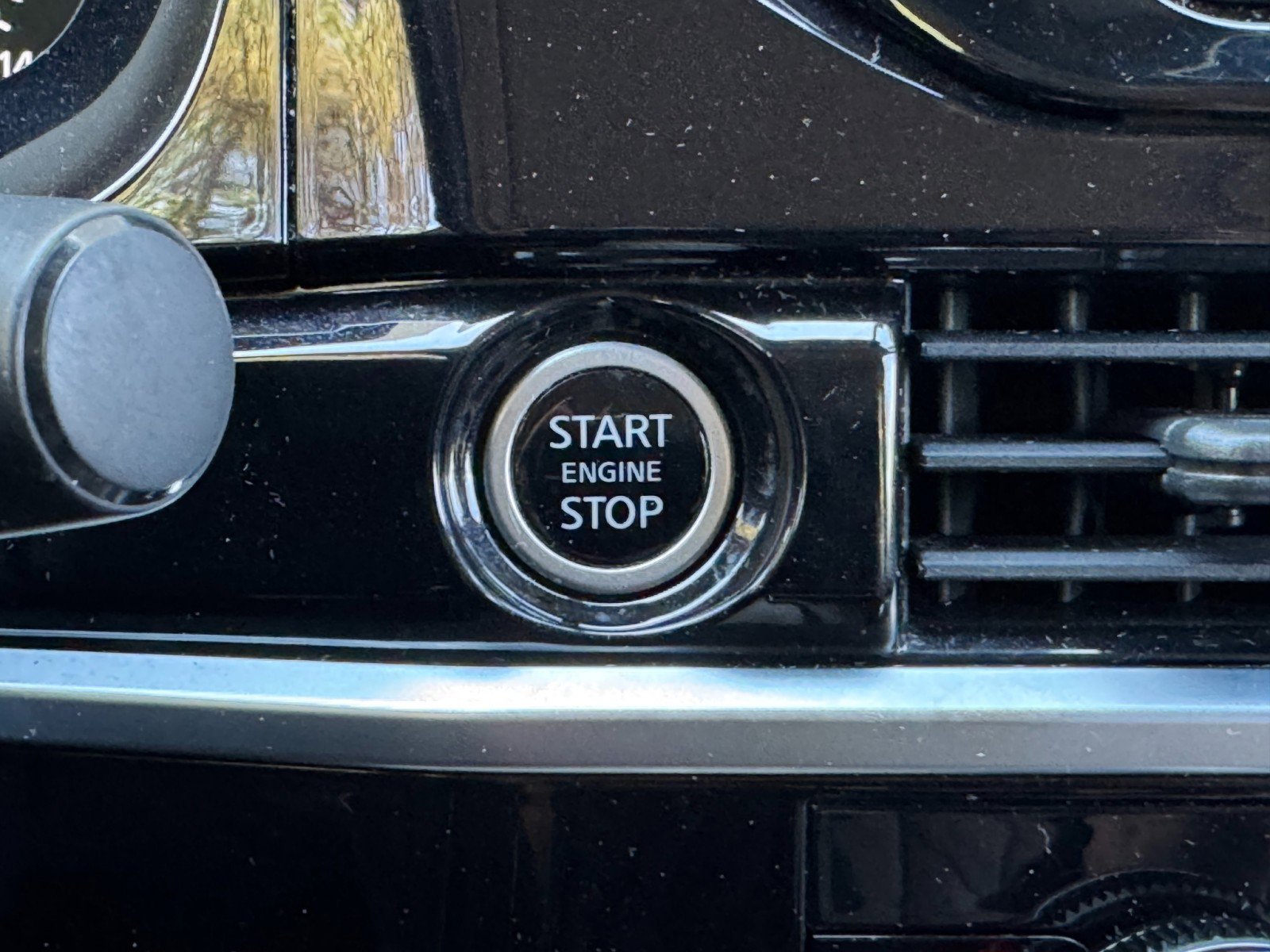 Used 2022 Nissan Pathfinder SV w/ SV Premium Package image 22