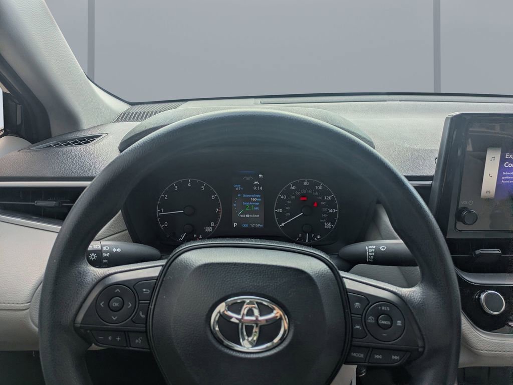 Used 2025 Toyota Corolla Cross L image 28