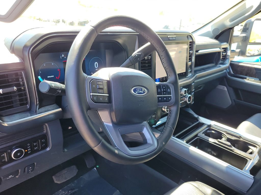 Used 2025 Ford F250 Lariat w/ Black Appearance Package image 16