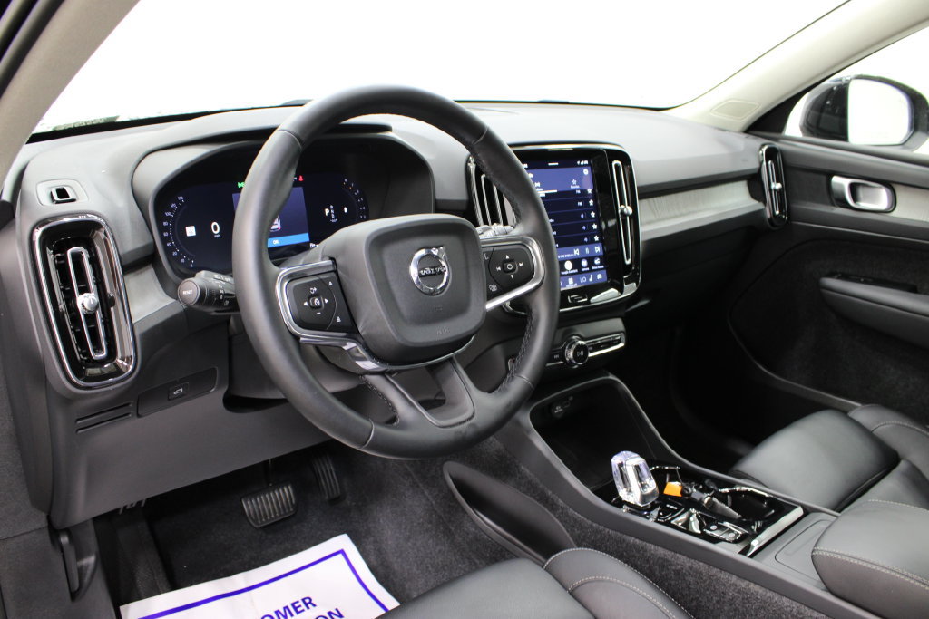 Used 2026 Volvo XC40 B5 Plus AWD/4WD image 16