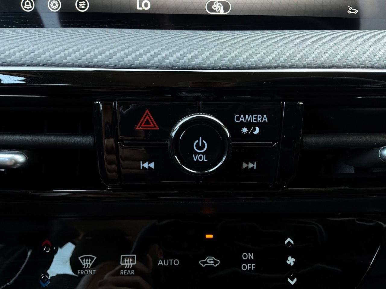 Used 2026 Nissan Kicks SR FWD image 34