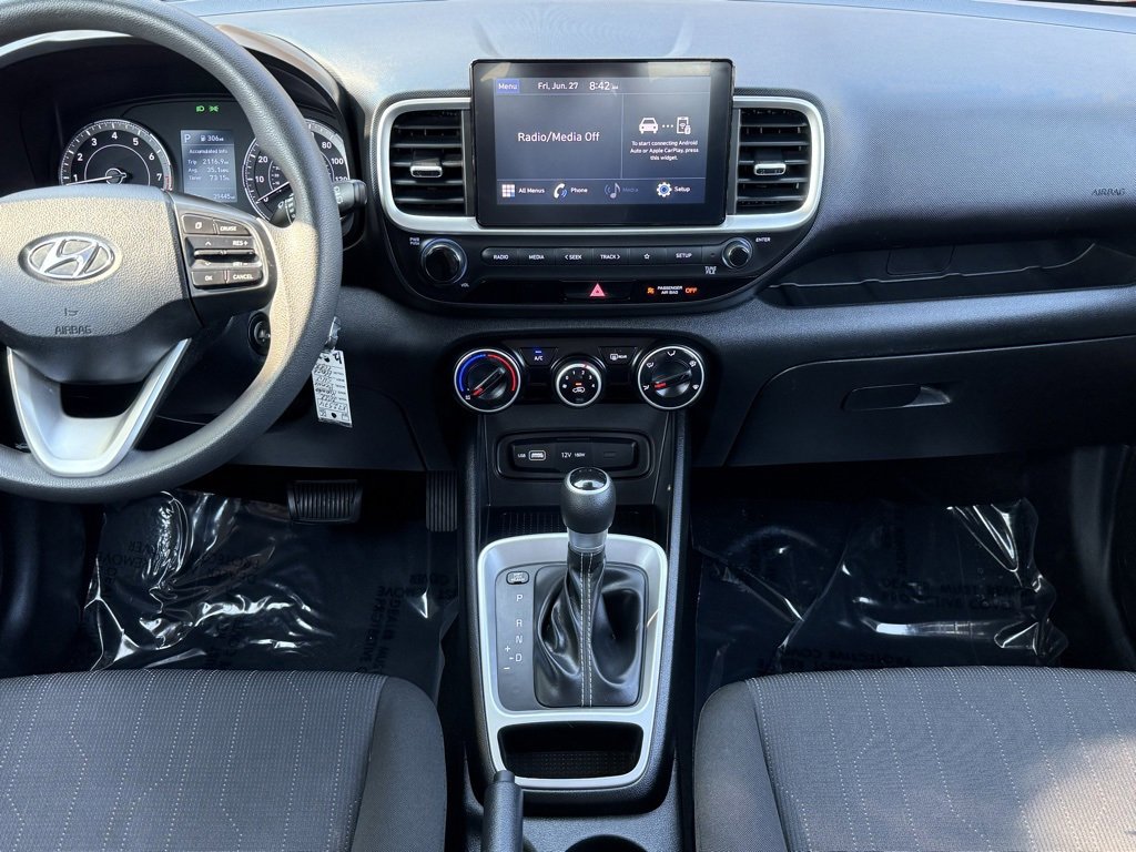 Used 2022 Hyundai Venue SE image 32