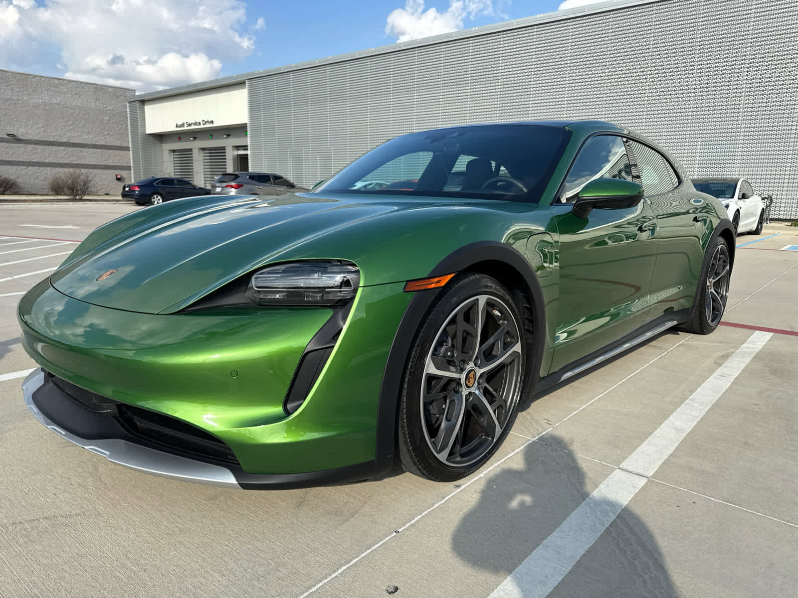 Used 2022 Porsche Taycan 4 Cross Turismo image 2