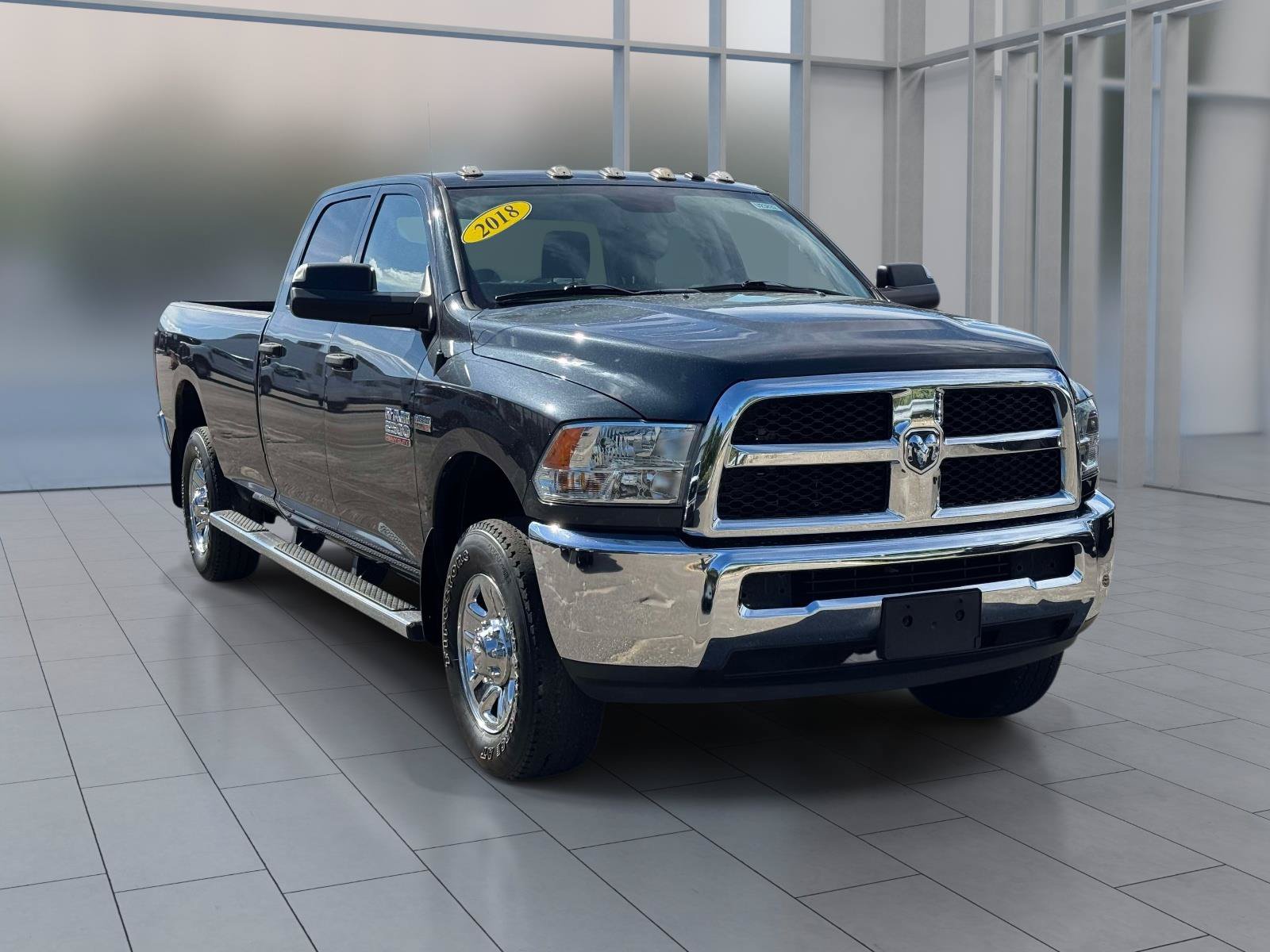 Used 2018 RAM 2500 Tradesman w/ Chrome Appearance Group AWD/4WD image 2