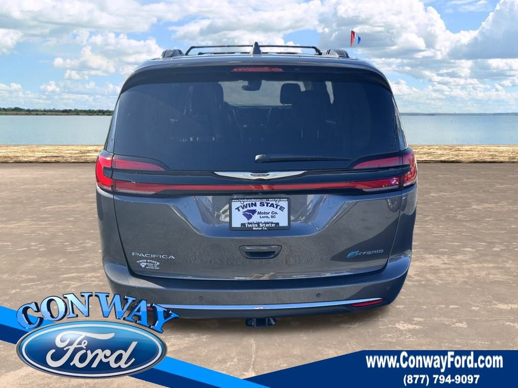 Used 2022 Chrysler Pacifica Limited w/ Uconnect Theater Family Group image 7