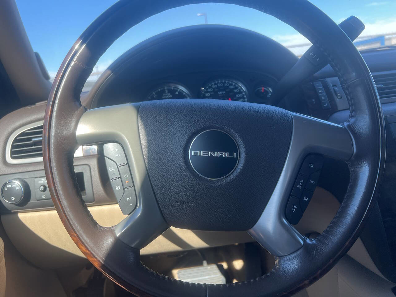 Used 2012 GMC Yukon Denali image 11