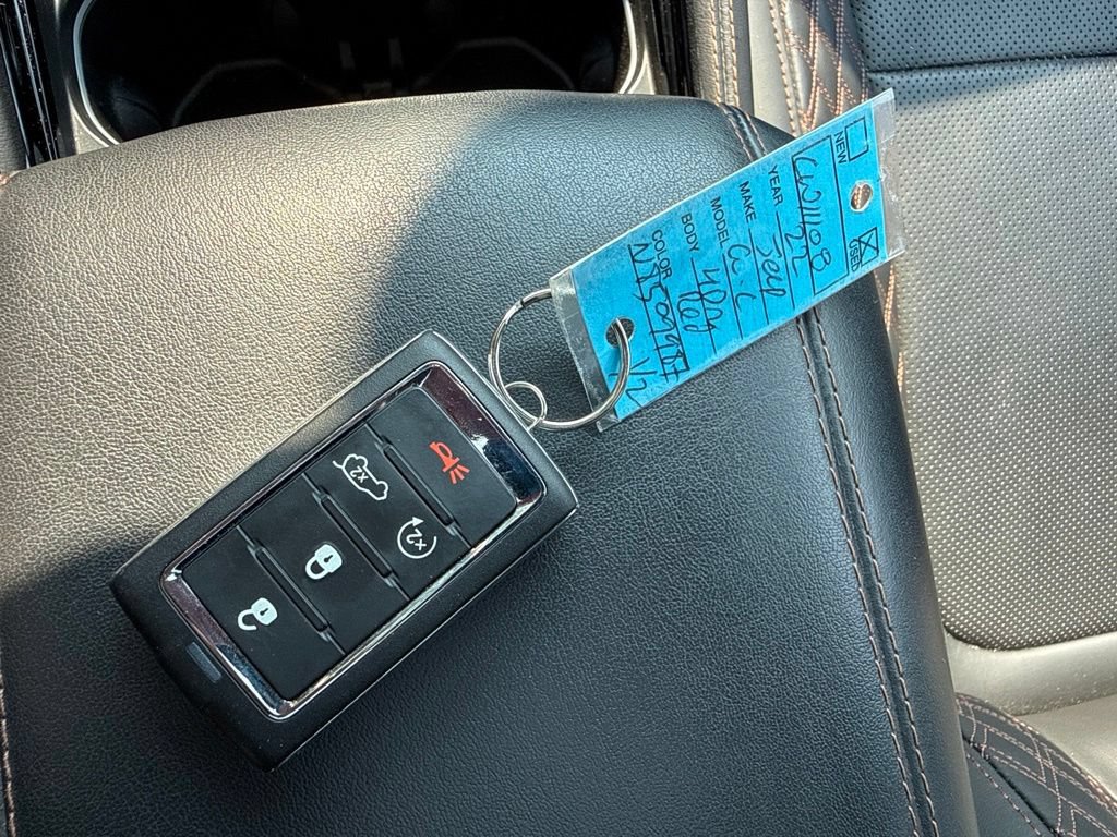 Used 2022 Jeep Grand Cherokee Summit AWD/4WD image 36