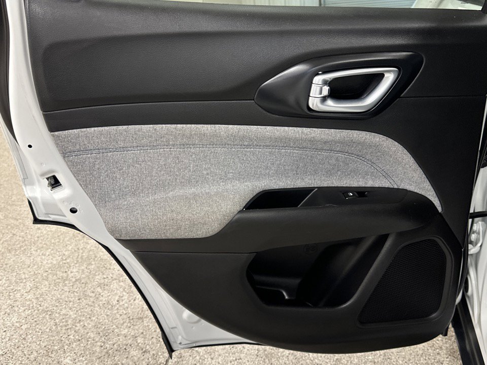 Used 2025 Jeep Compass Latitude w/ Convenience Group image 11