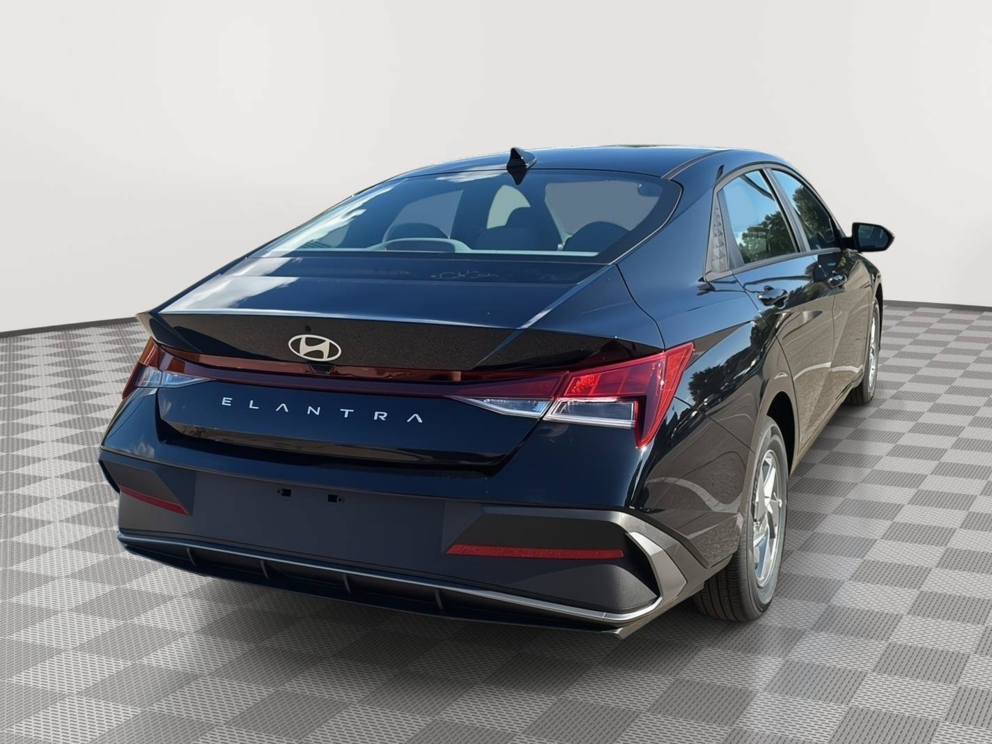 Used 2026 Hyundai Elantra SE FWD image 6