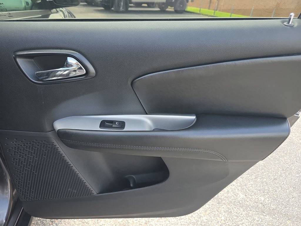 Used 2020 Dodge Journey SE w/ SE Popular Equipment Group FWD image 14