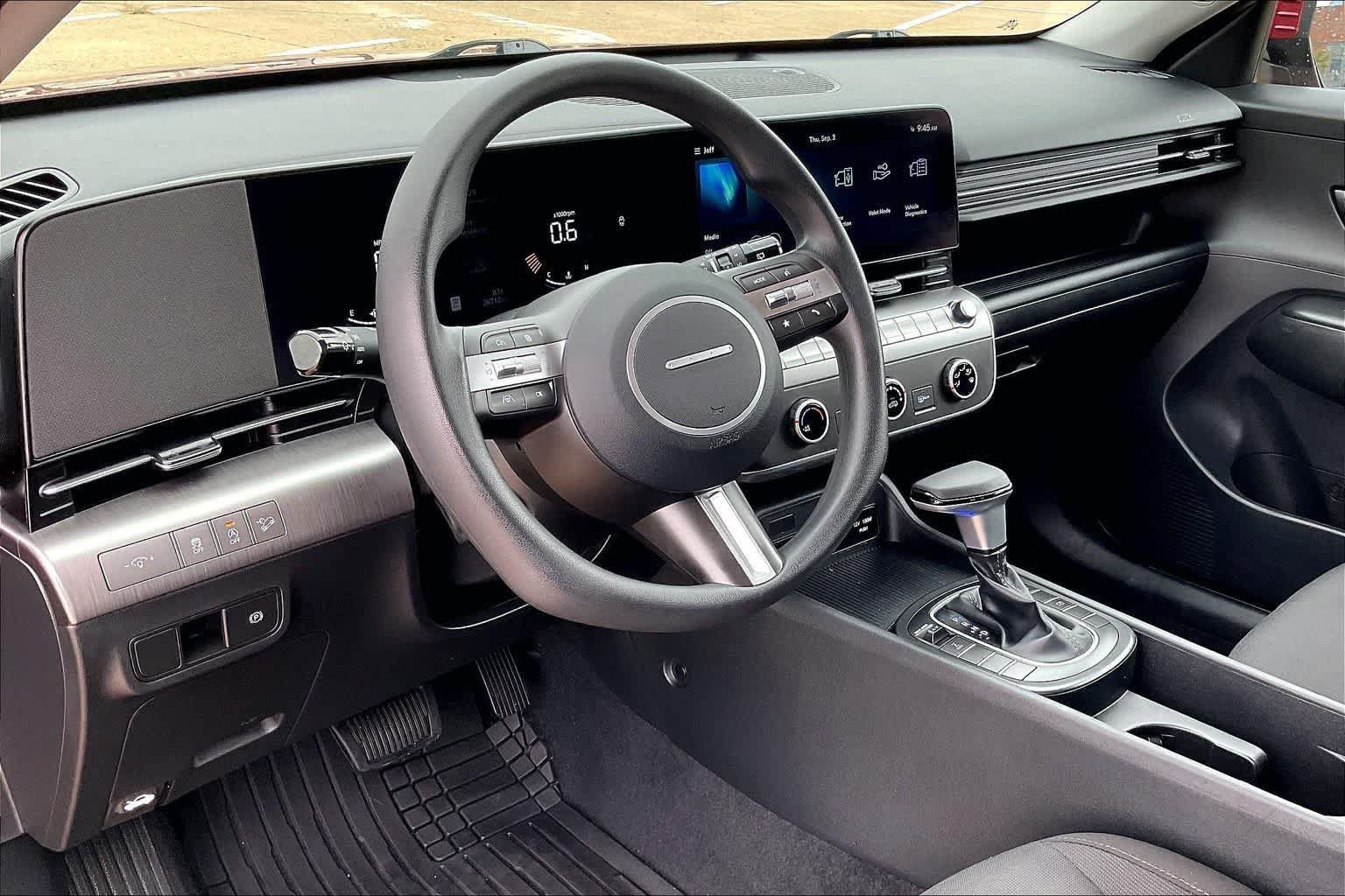 Used 2024 Hyundai Kona SE AWD/4WD image 2
