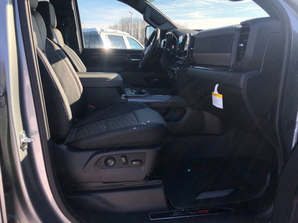 New 2026 Chevrolet Silverado 2500 ZR2 w/ LPO, Dark Essentials Package image 18