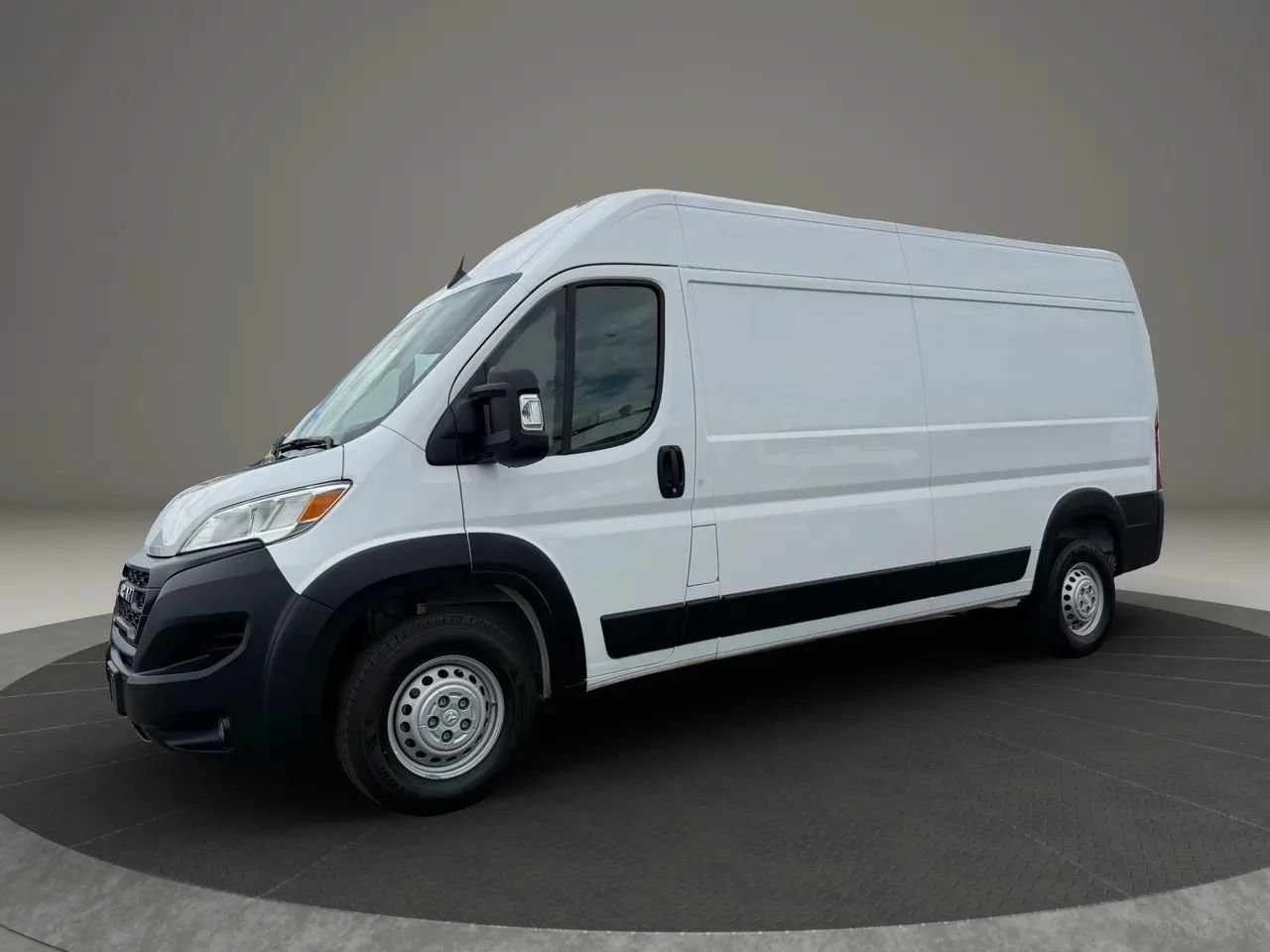 Used 2025 RAM ProMaster 2500 w/ Convenience Group FWD image 2