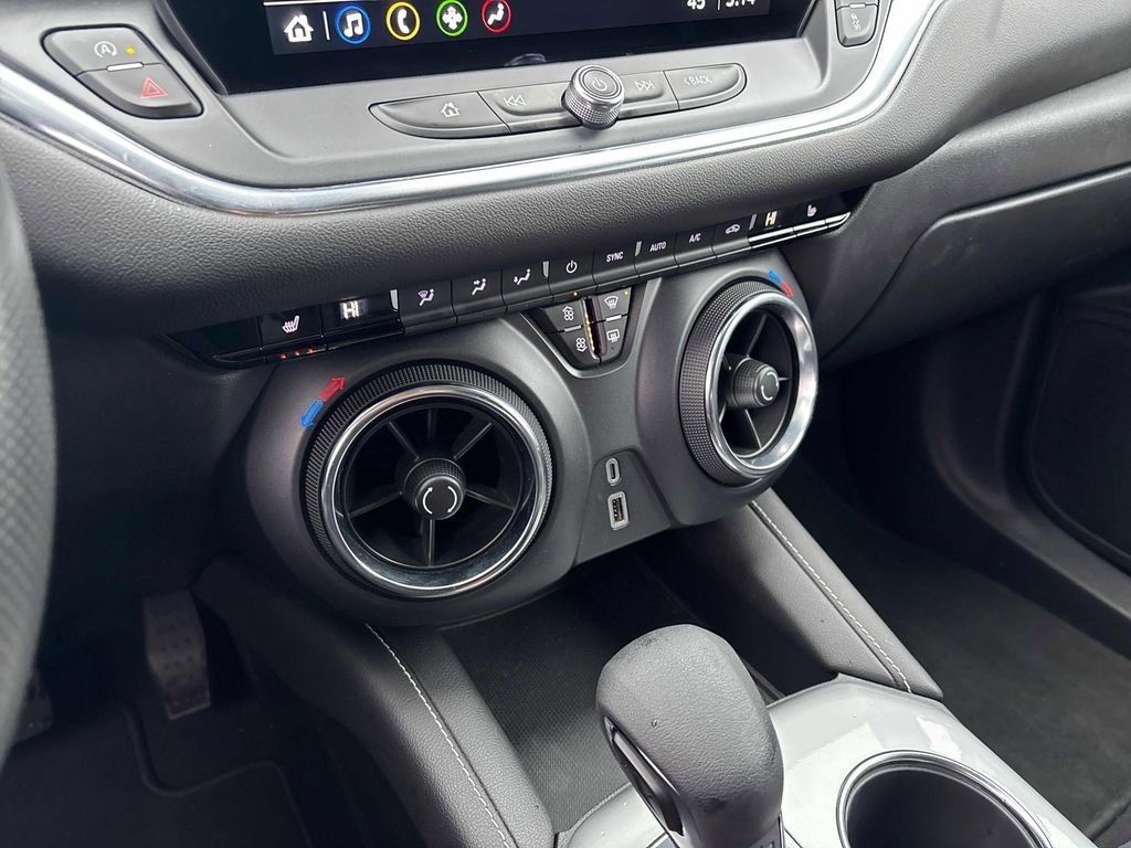 Used 2025 Chevrolet Blazer LT image 18