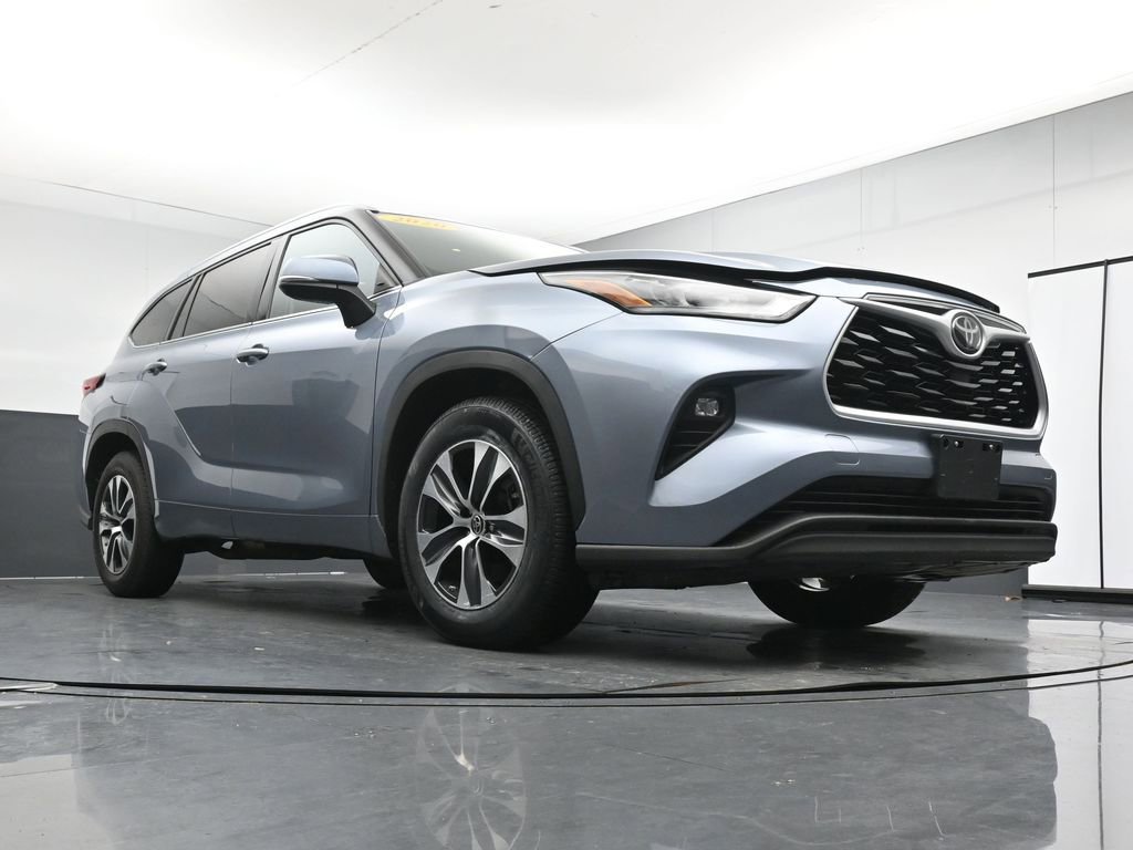 Used 2020 Toyota Highlander XLE FWD image 29