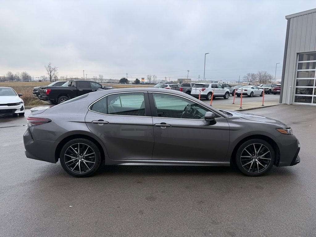 Used 2024 Toyota Camry SE image 21