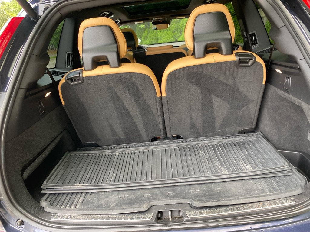 Used 2017 Volvo XC90 T6 Momentum w/ Momentum Plus Package AWD/4WD image 25