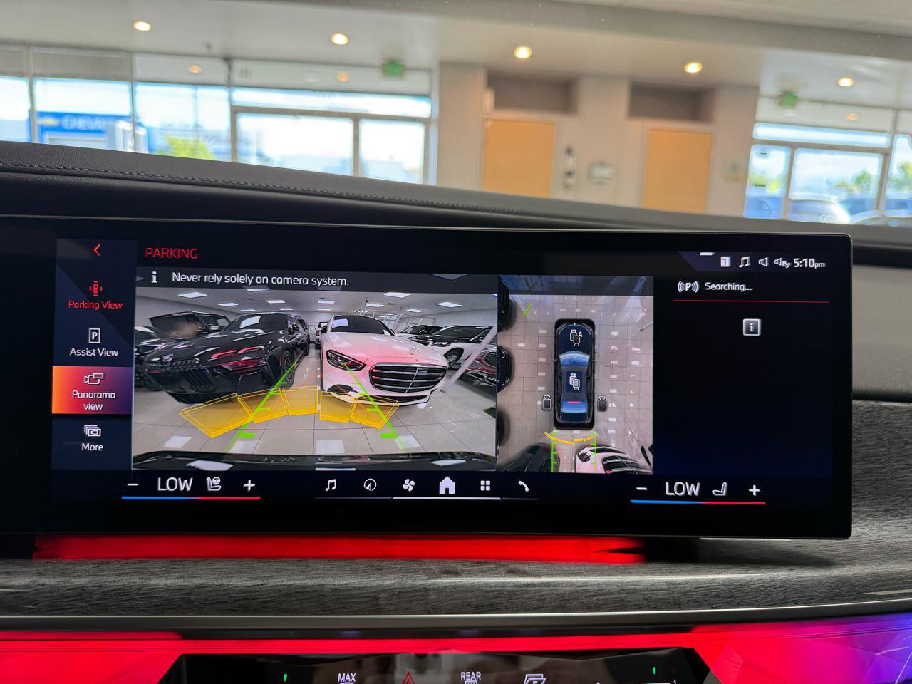 Used 2024 BMW 740i w/ Premium Package image 17