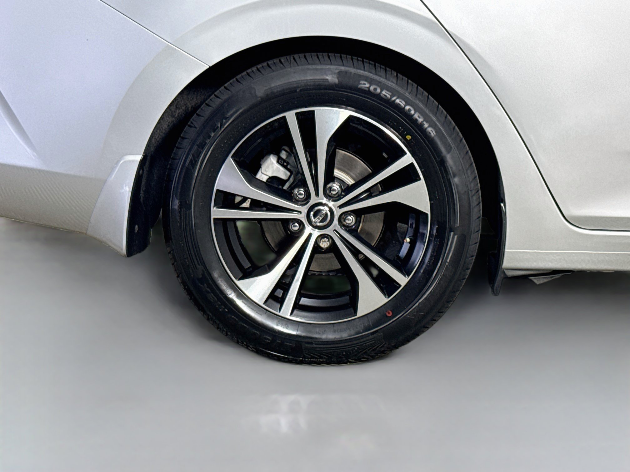 Used 2020 Nissan Sentra SV FWD image 33