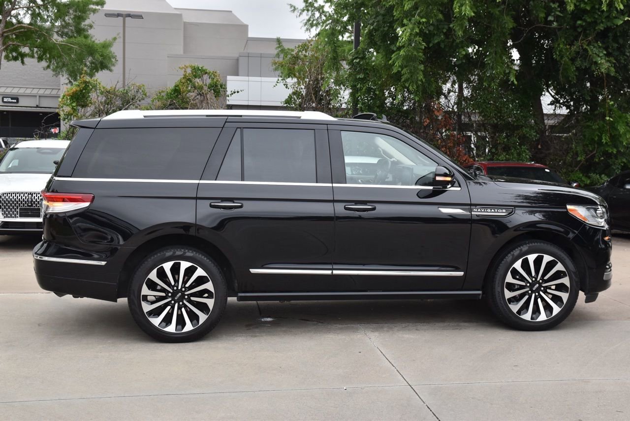 Certified 2023 Lincoln Navigator Reserve AWD/4WD image 6