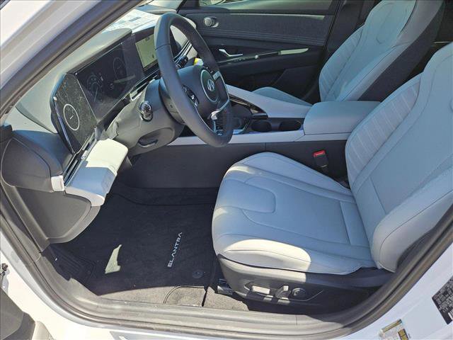 New 2025 Hyundai Elantra Limited image 4
