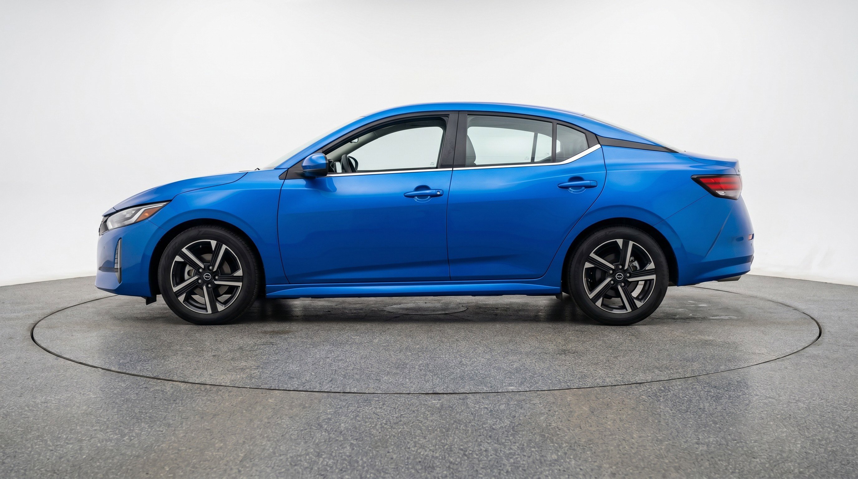 Used 2025 Nissan Sentra SV FWD image 5