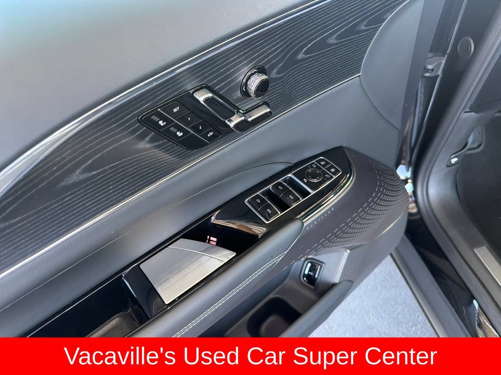 Used 2024 Cadillac Lyriq Luxury RWD image 11