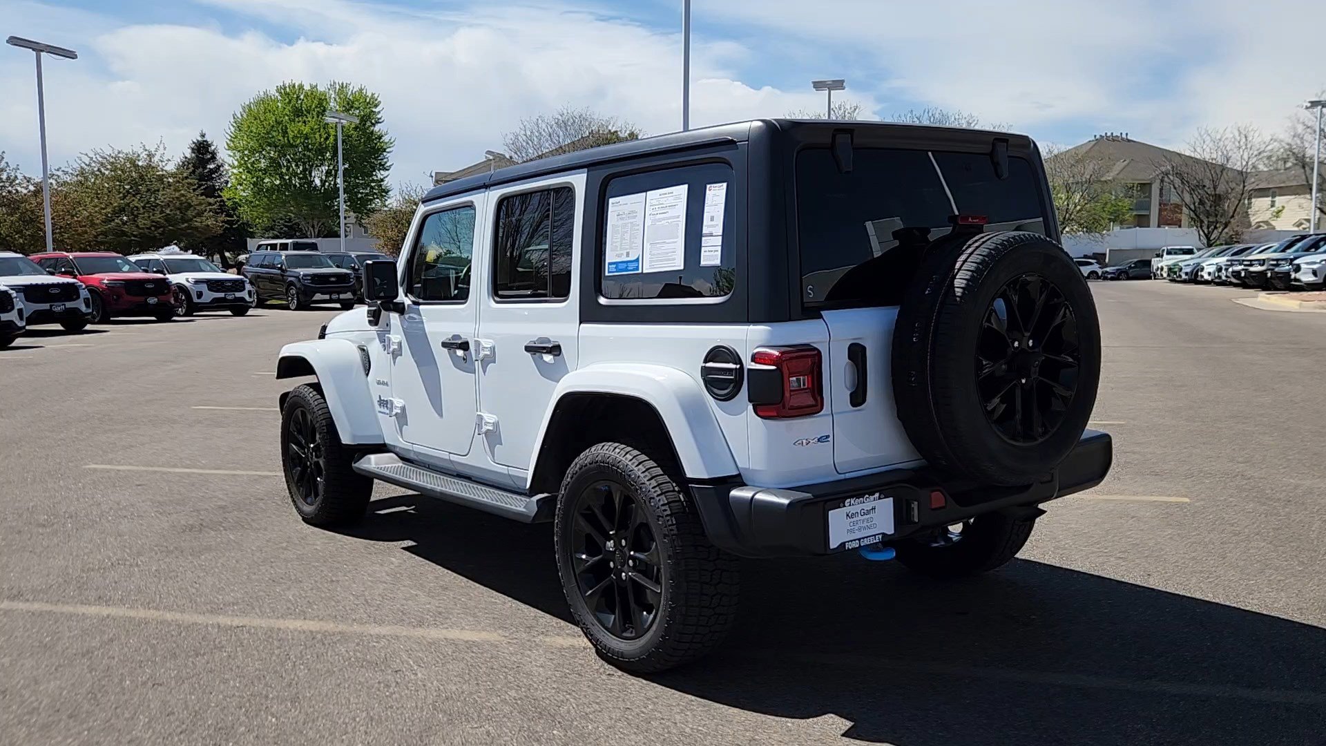 Used 2023 Jeep Wrangler Sahara w/ Cold Weather Group image 18