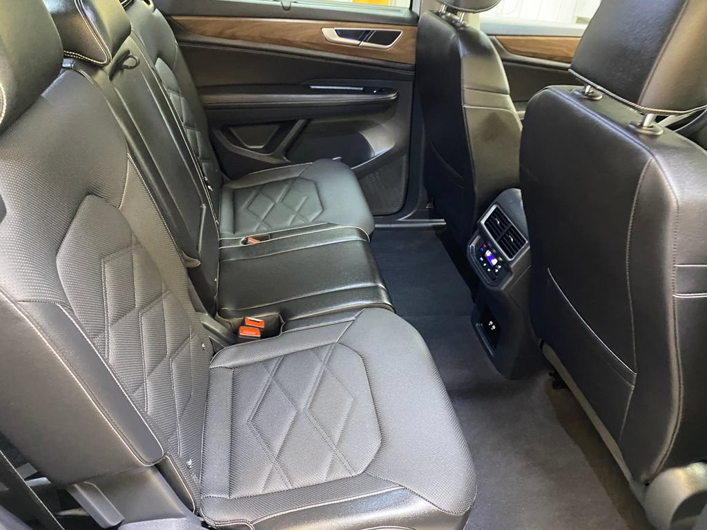 Used 2025 Volkswagen Atlas SE FWD image 26