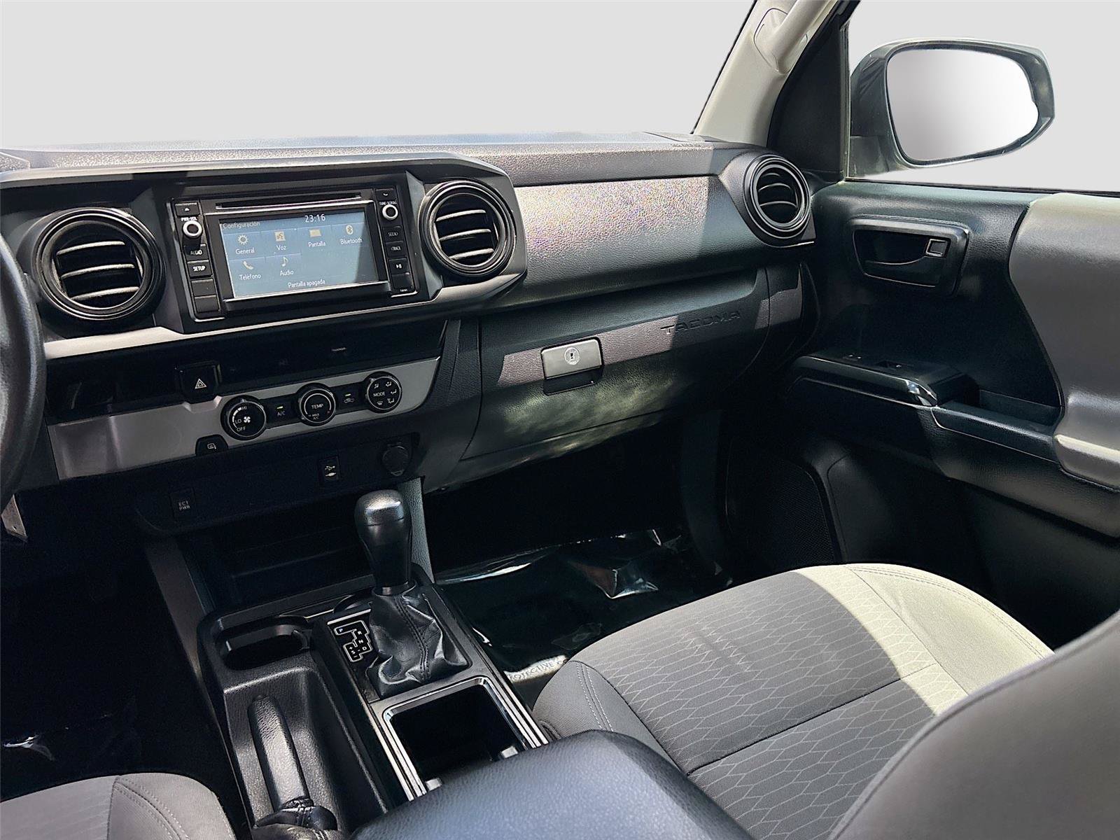 Used 2017 Toyota Tacoma SR RWD image 21