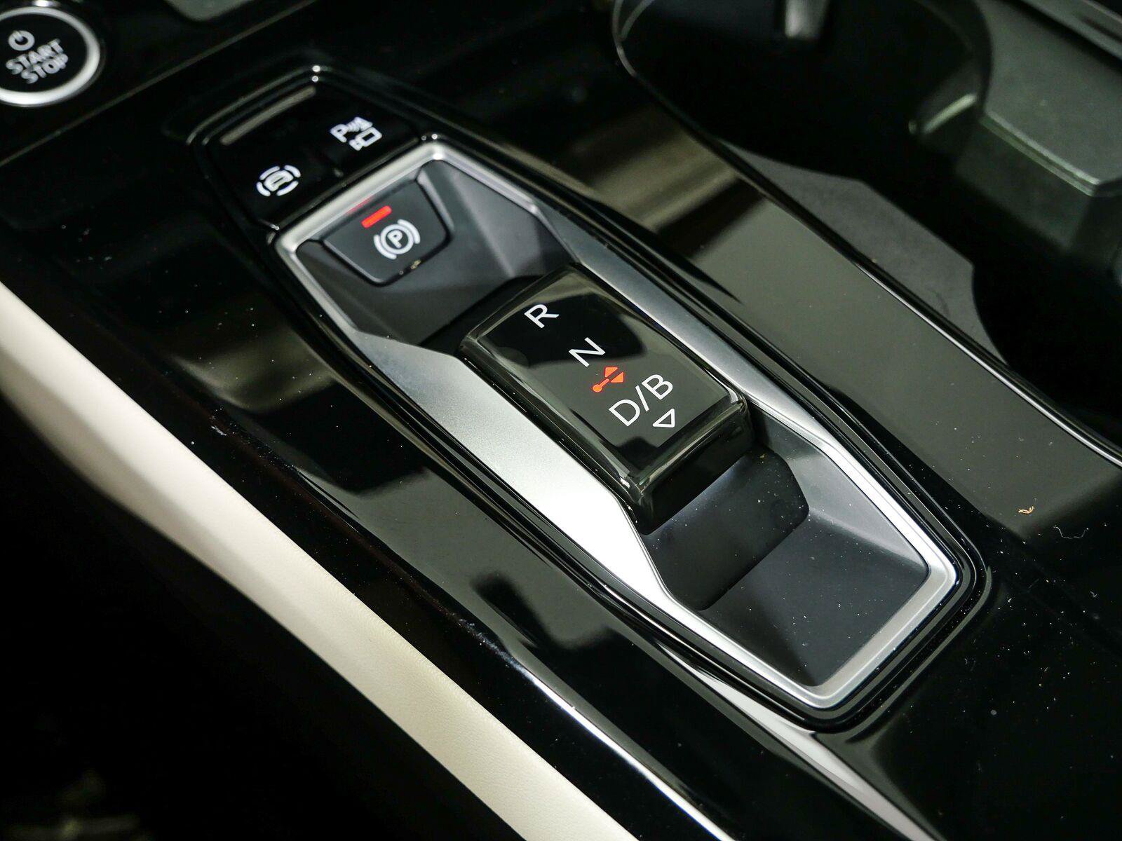Used 2025 Audi Q6 e-tron Premium Plus w/ Premium Plus AWD/4WD image 18