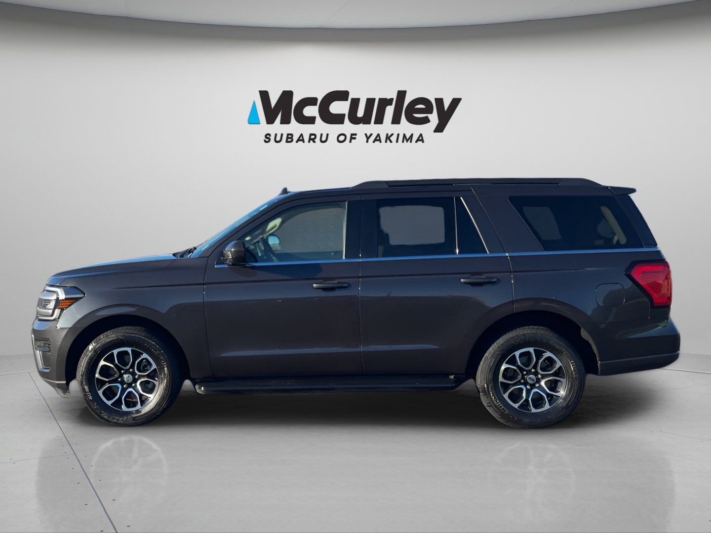 Used 2024 Ford Expedition XLT image 4